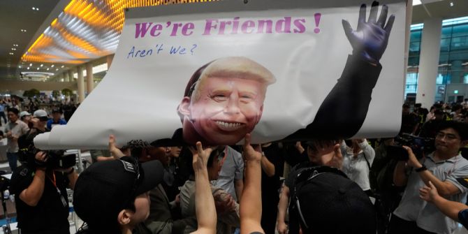 Polarisierung Trump Plakat