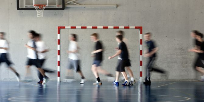 Schulkinder beim Sport