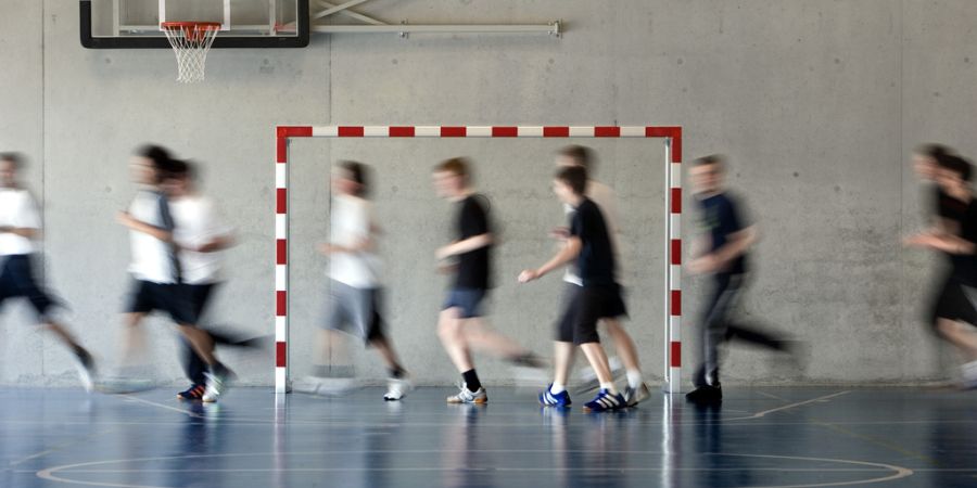 Schulkinder beim Sport