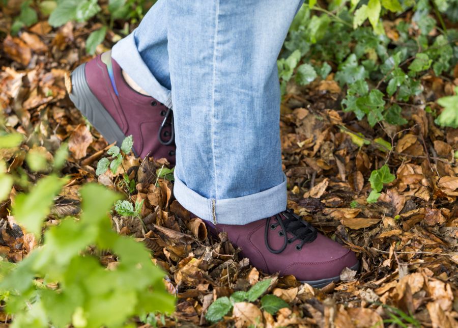 Luisa Ametista ist der modische Lederschuh aus wasserabweisendem Nubuk Leder.