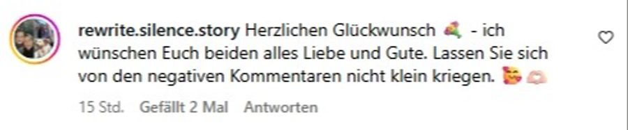 Unter den vielen negativen Kommentaren befinden sich aber auch freundliche. In diesem Kommentar wünscht ein Nutzer dem Paar alles Liebe und Gute. (Screenshot)