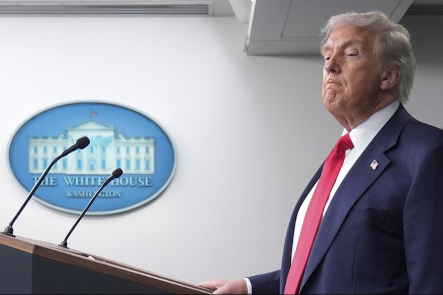 Der US-Präsident driftet damit immer mehr in Richtung Diktatur ab.