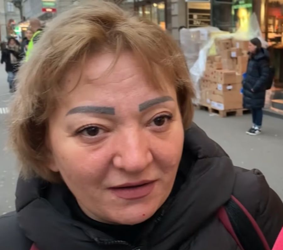 Nuria Jandali will pünktlich in den Deutschkurs kommen. Die neuen Abfahrtszeiten der Linie vier haben sie verwirrt.