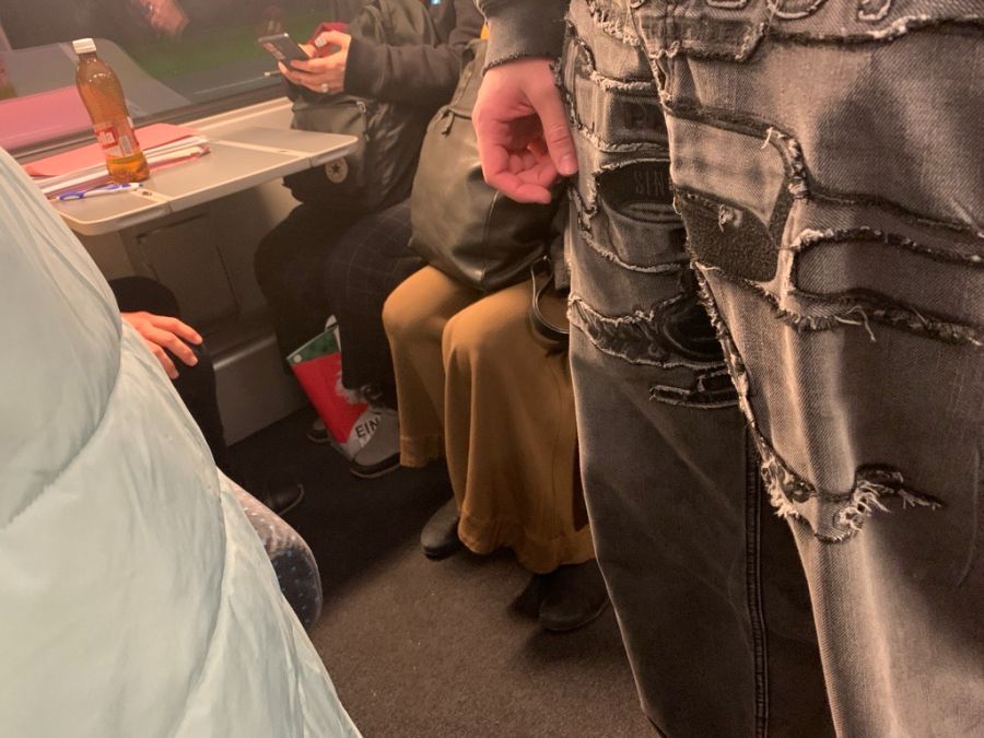 In einem Waggon des Intercitys von Bern nach Zürich gab es nur noch einen freien Platz.