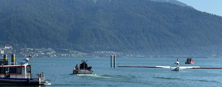Rettungstaucher wurden an der Unfallstelle eingesetzt.