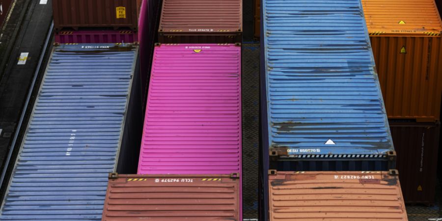 Das veruntreute Auto war bereits in einem Container und zum Verschiffen bereit. (Symbolbild)