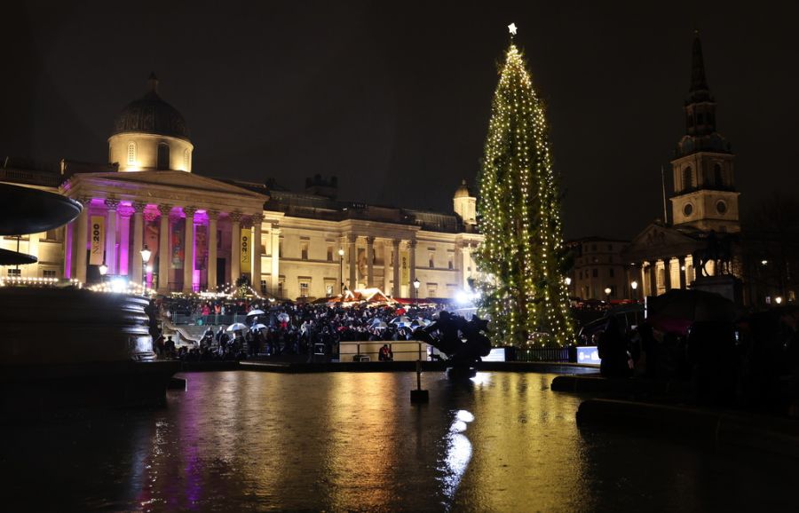 Glücklicherweise gibt es in London aber auch echte Weihnachtsmärkte: zum Beispiel auf dem Trafalgar Square.