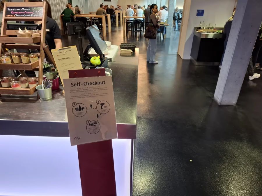 Und auch Uni-Mensen werden nicht vom Self-Checkout-Kassen verschont.