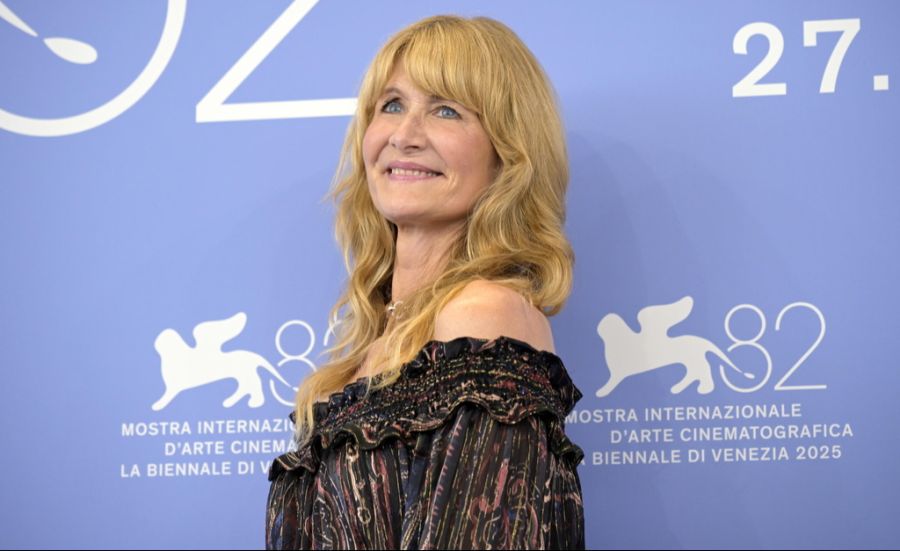 Clooney sei «am Boden zerstört, dass er nicht hier sein kann», sagte Schauspiel-Kollegin Laura Dern.