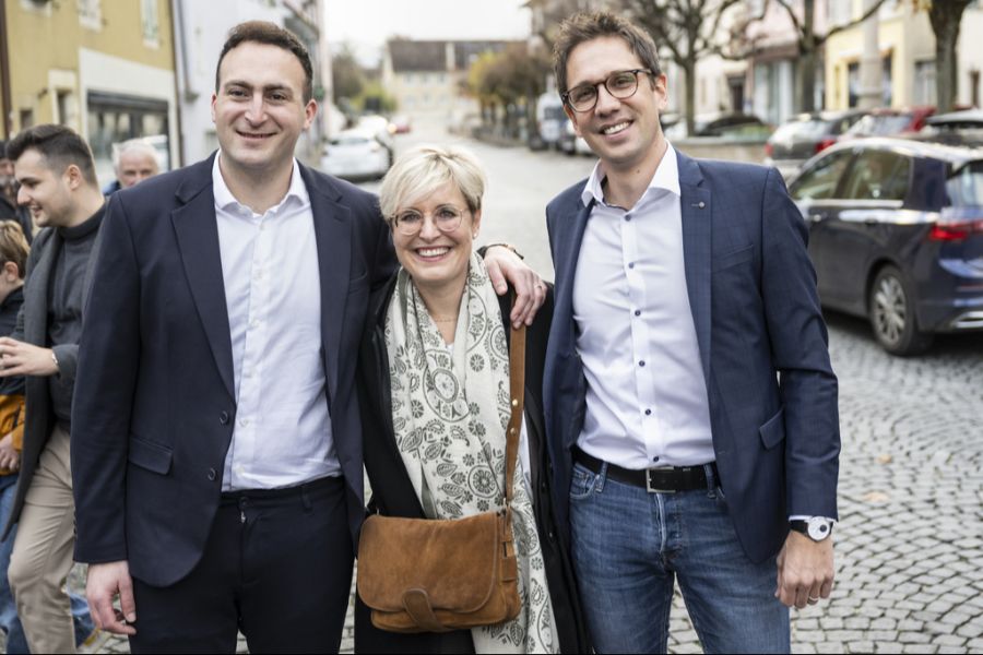 Raphaël Ciocchi (rechts) und Valentin Zuber haben zusammen mit der Bisherigen Rosalie Beuret Siess beim zweiten Wahlgang am Sonntag für den Linksrutsch gesorgt.
