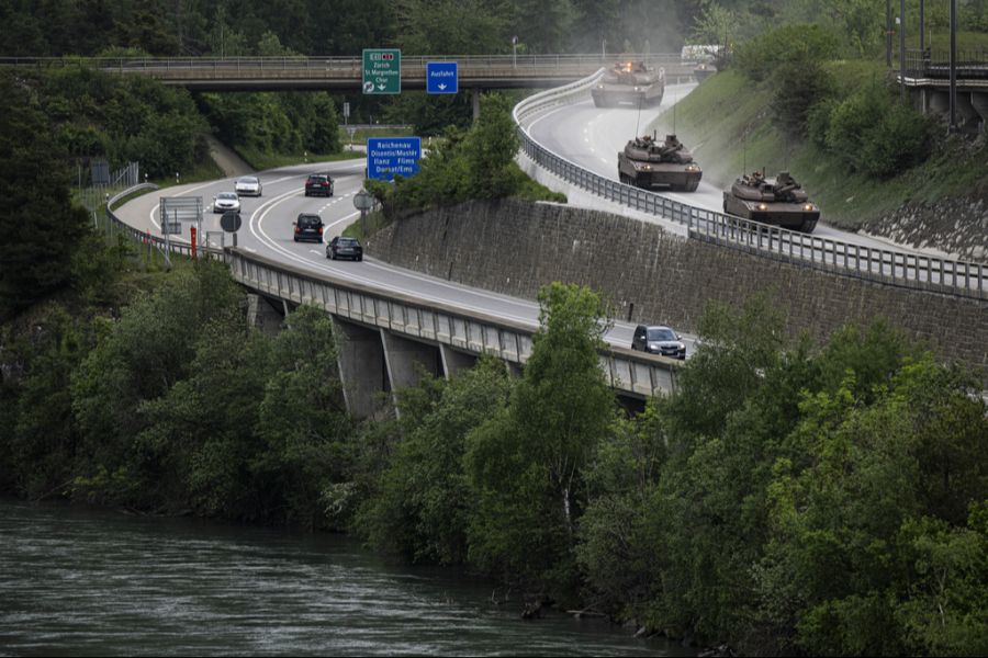 A13 gesperrt Leclerc-Panzer