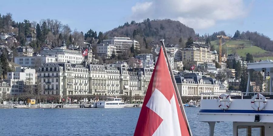 Laut einer Umfrage machen in diesem Jahr nur 18 Prozent der Schweizerinnen und Schweizer Ferien im eigenen Land. (Symbolbild)