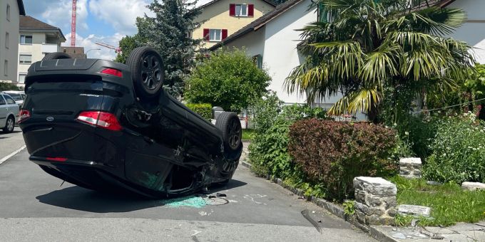Zwei Autofahrer verletzen sich bei Zusammenstössen in Kriens LU. Luzerner Polizei