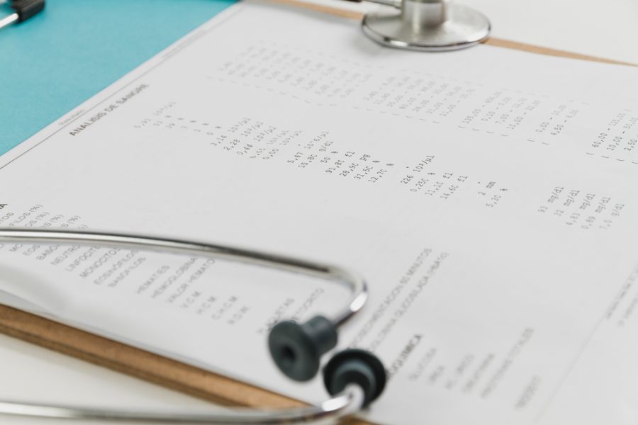 Darauf erhielt er eine Rechnung in Höhe von 850 Franken. (Symbolbild)