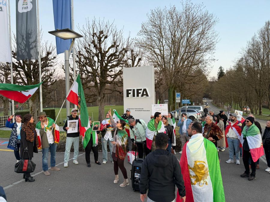Die Demonstration verläuft friedlich.