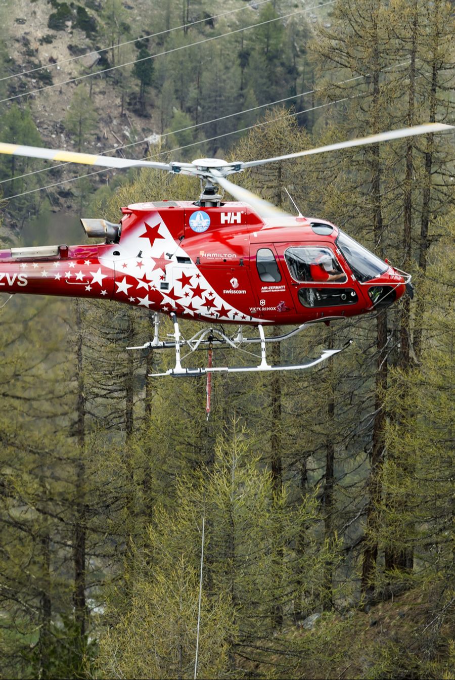 Unter anderem die Air Zermatt verlangt einen Zuschlag von vier Prozent auf den Preis einer Flugminute.
