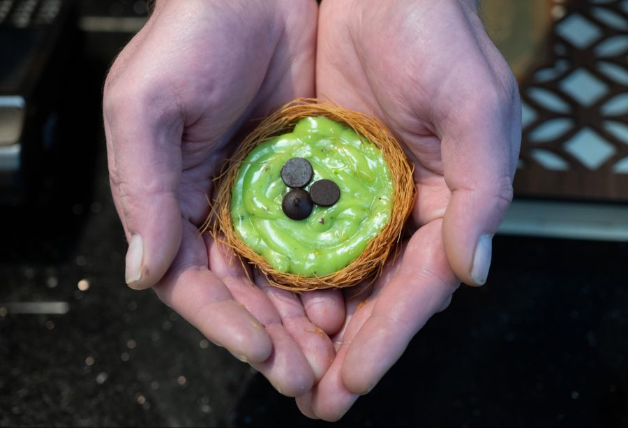 Ganz vorbei ist es jedoch nicht: Händler melden eine stabile Nachfrage und bauen das Pistazien-Sortiment weiter aus.