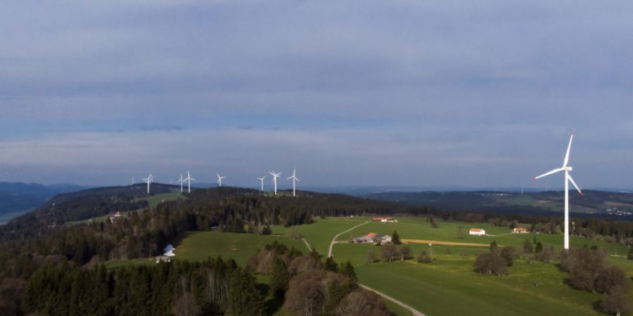 Auf den Jurahöhen oberhalb von St-Imier ist eine grosse Solarkraftanlage geplant. Der Kanton Bern stützt die vom Regierungsstatthalteramt erteilte Baubewilligung in einem Beschwerdeen...