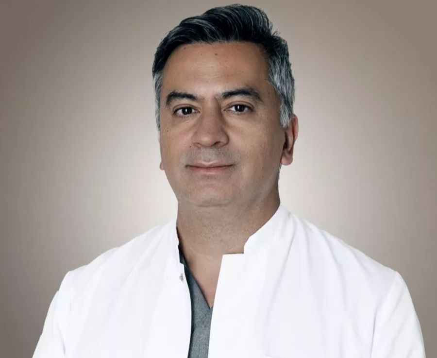 Ein Deep-Plane-Facelift kostet 35'000 Franken, sagt der Zürcher Schönheitschirurg Farid Rezaeian.