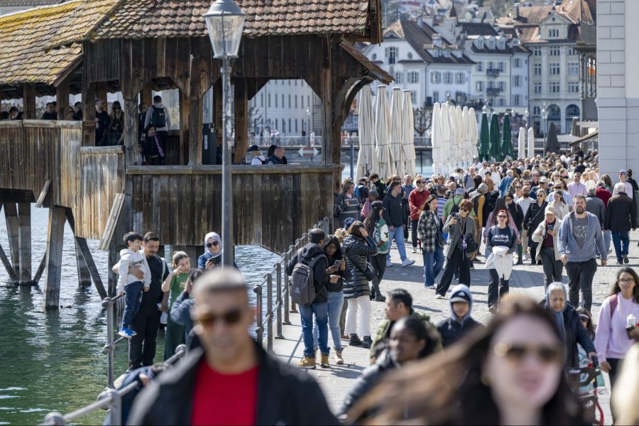 Touristen Luzern