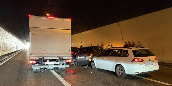 Auffahrunfall Bareggtunnel