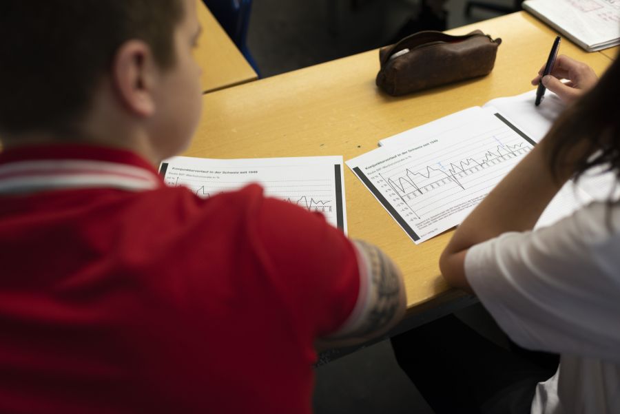An einer Deutschschweizer Sekundarschule gab es einen Vorfall mit KI-Deepfakes. (Symbolbild)