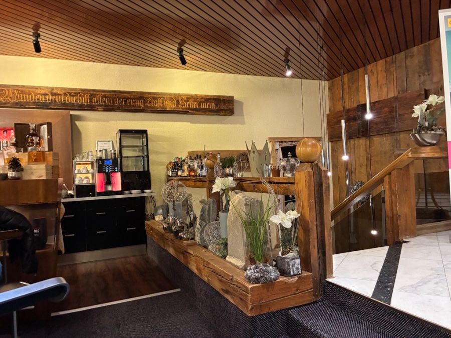 So sieht es im Aufenthaltsbereich unten im Hotel Neumattli aus.