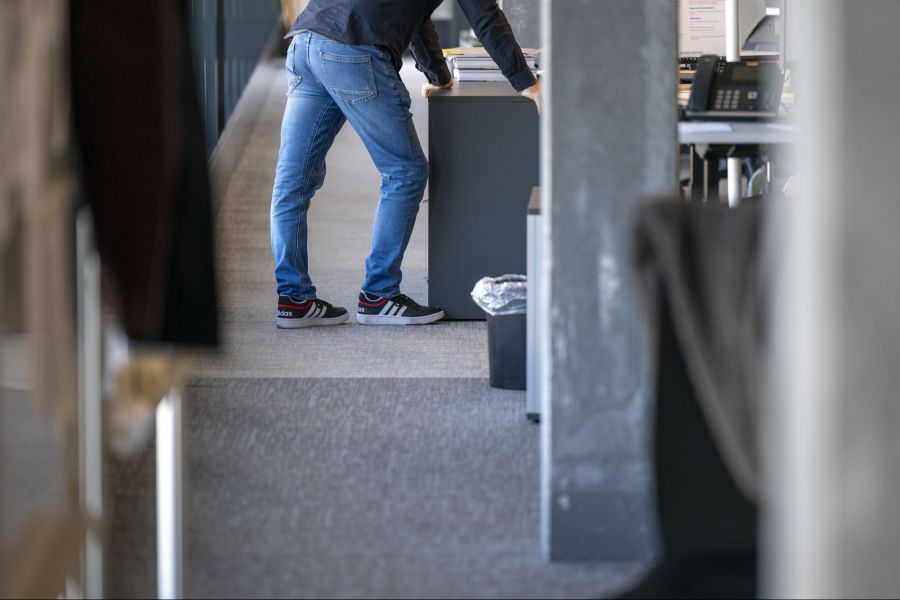 Frauen in Kaderpositionen verdienten durchschnittlich 10’077 Franken, Männer 11’715 Franken. (Symbolbild)
