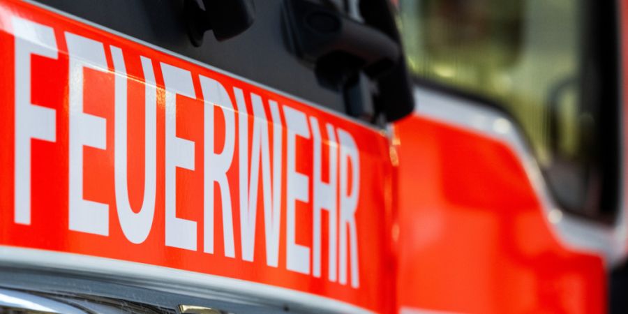 Glimpflich abgelaufen ist in Basel am Samstag ein Brand in einem mehrstöckigen Haus: Es wurde niemand verletzt, abgesehen vom Verdacht auf eine Rauchgasvergiftung. (Archivbild)