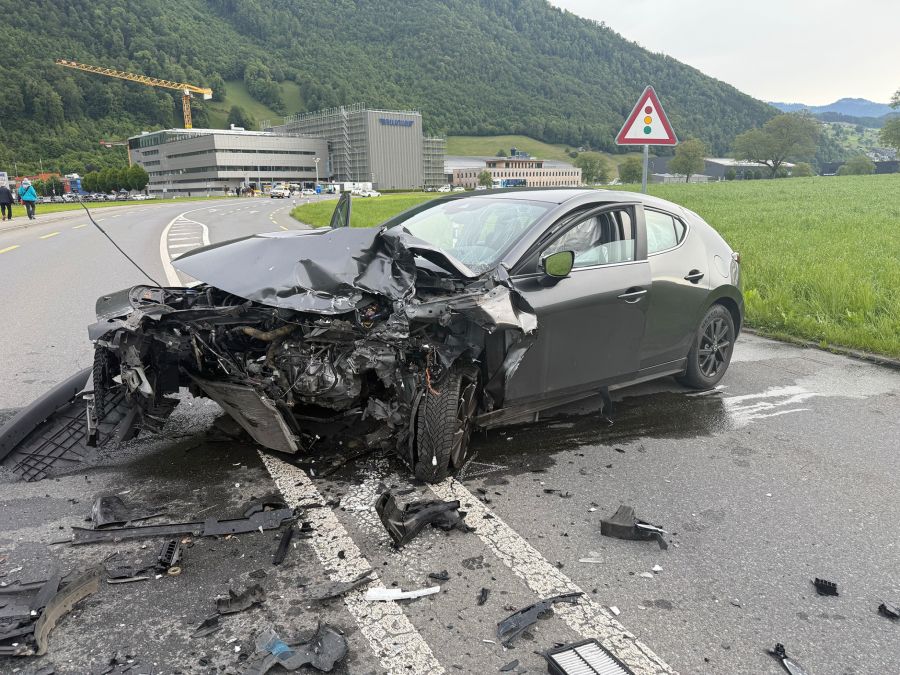 An den Autos entstand Totalschaden.