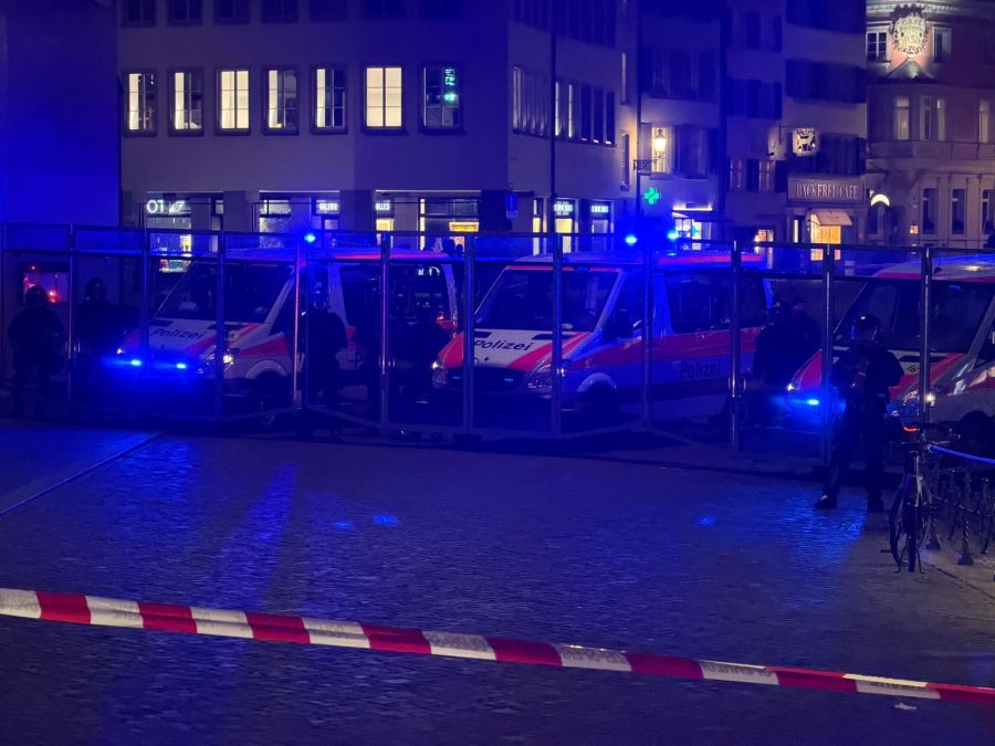 Die Polizei war mit einem Grossaufgebot vor Ort.