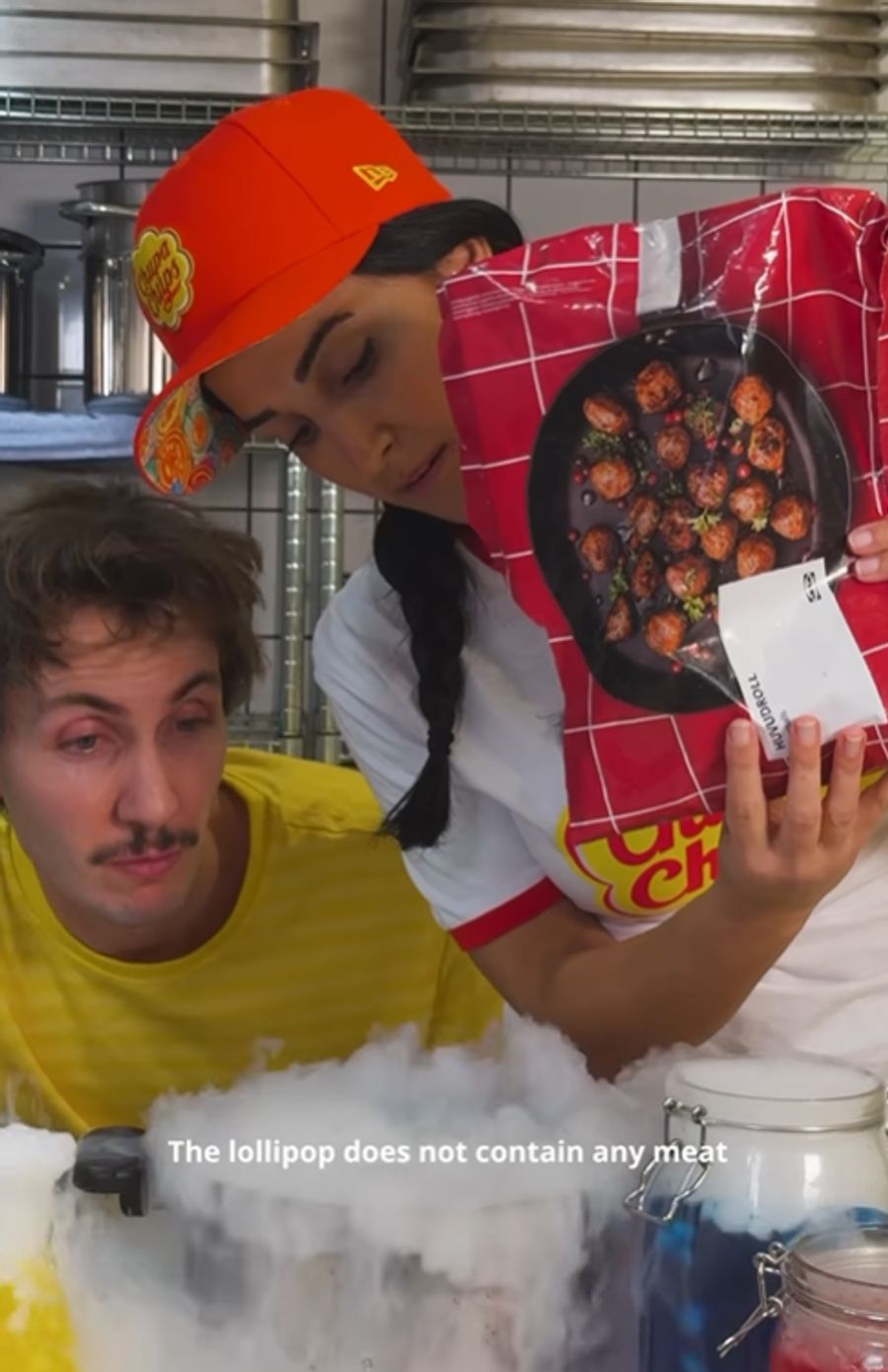 Die Möbelhauskette hat mit Chupa Chups einen Köttbullar-Lolli kreiert.