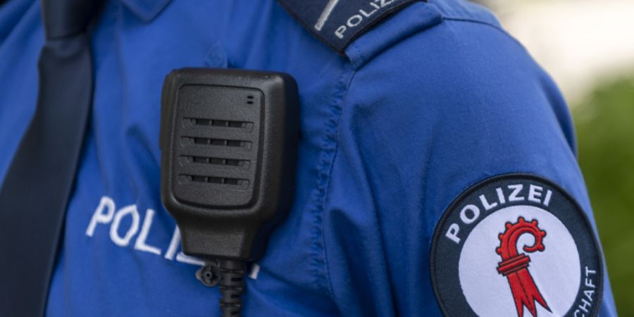 Der Brand in einer Einstellhalle in Reinach BL war nach Angaben der Polizei unter Kontrolle. (Archivbild)