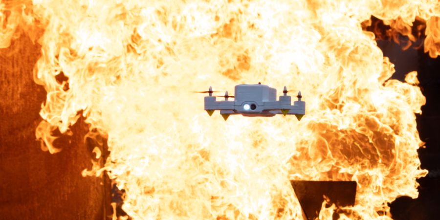 Die neue «Firedrone» soll Feuerwehrleuten wichtige Informationen aus Brandherden liefern.