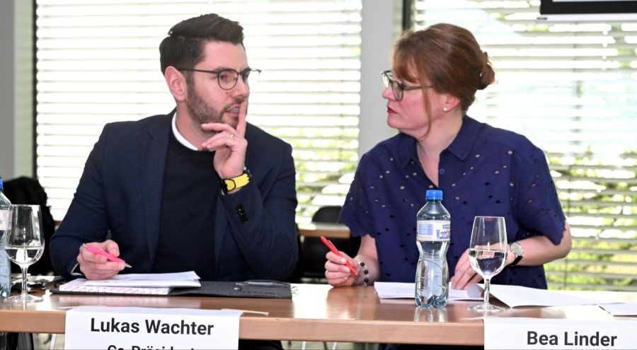 Lukas Wachter und die neuernannte City Managerin Bea Linder.