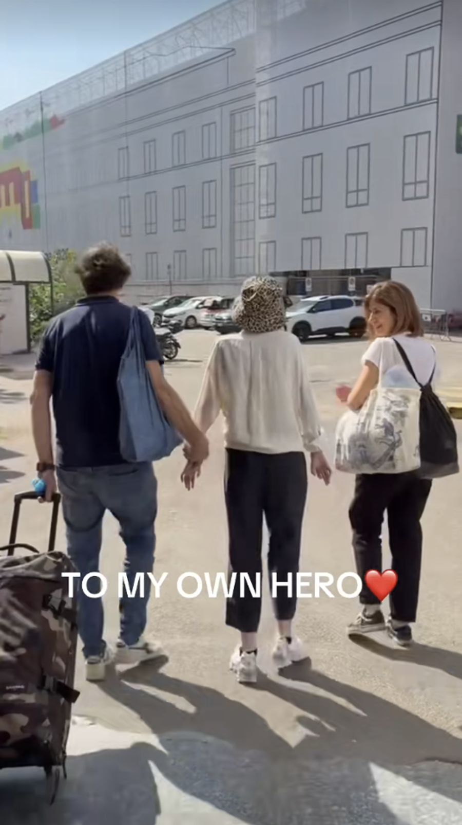 Nachdem sie zunächst eine Gehhilfe benötigte, kann Francesca wieder alleine gehen.