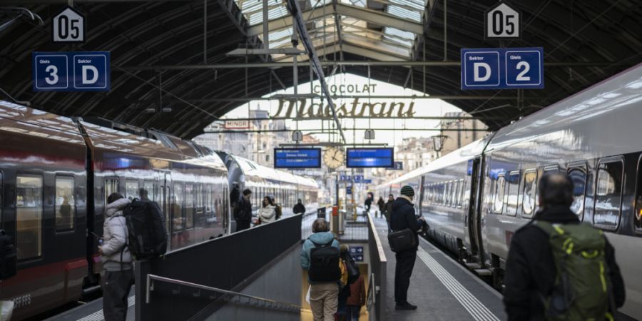 Im Kanton St. Gallen stiegen jeden Tag knapp 220'000 Personen in einen Zug ein oder aus. Im Bild ist der Bahnhof St. Gallen. (Archivbild)