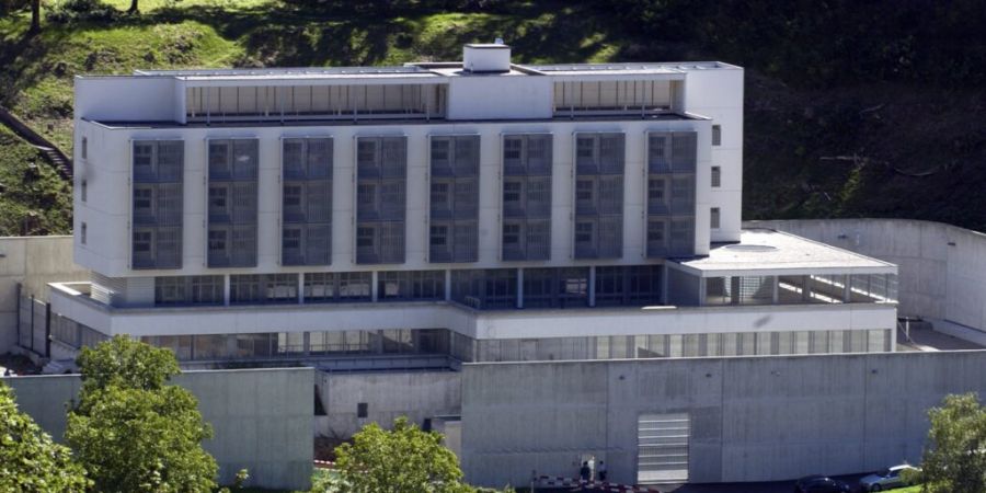 Beim direkt im Untersuchungsgefängnis La Farera (im Bild) verhandelten Prozess gegen eine Juwelenräuberbande wurden am Freitag mehrjährige Freiheitsstrafen verhängt. (Archivbild)