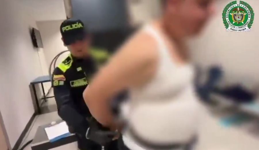 Bei der Kontrolle musste der Verdächtige seine Uniform ablegen.