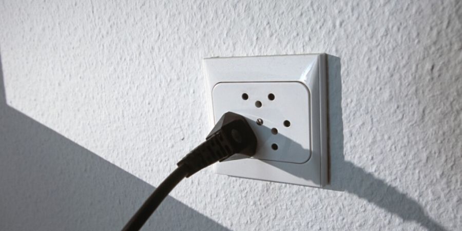 Ein Kabeldefekt führte am Sonntagnachmittag in Teilen der Berner Gemeinden Lyssach, Kernenried und Zauggenried zu einem Stromausfall. (Symbolbild)
