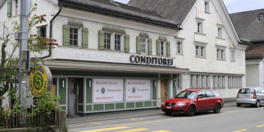 Die Liegenschaft in Teufen AR mit dem Café Spörri, wie sie 2010, zwei Jahre vor dem endgültigen Ende, aussah. (Archivbild)