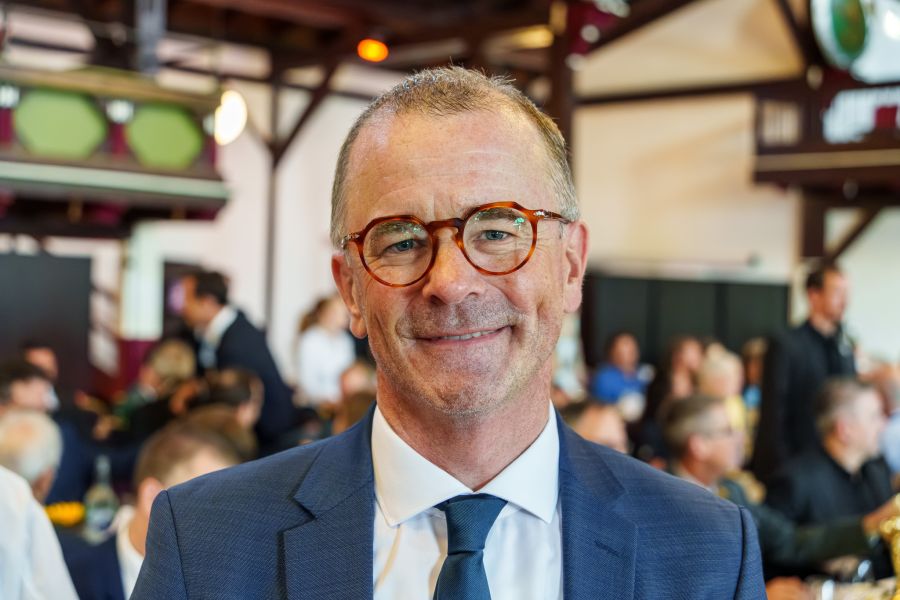 Als langjähriges Mitglied der Schützengesellschaft Zürich ist der neue Stadtpräsident Raphael Golta ebenfalls unter den illustren Gästen zu finden.