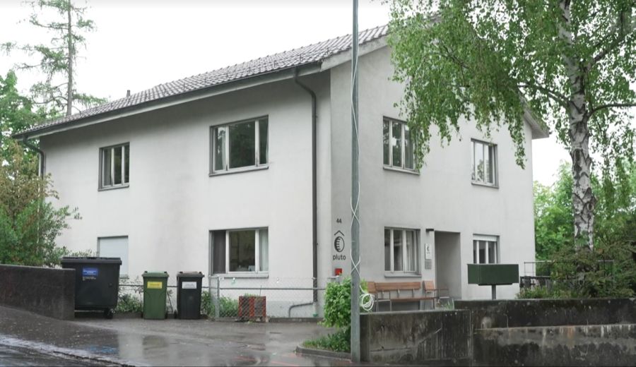 Seit Mai 2025 gilt für die Stadtberner Notschlafstelle «Pluto» die Regelung, dass Menschen ohne gültige Papiere nicht mehr übernachten dürfen.