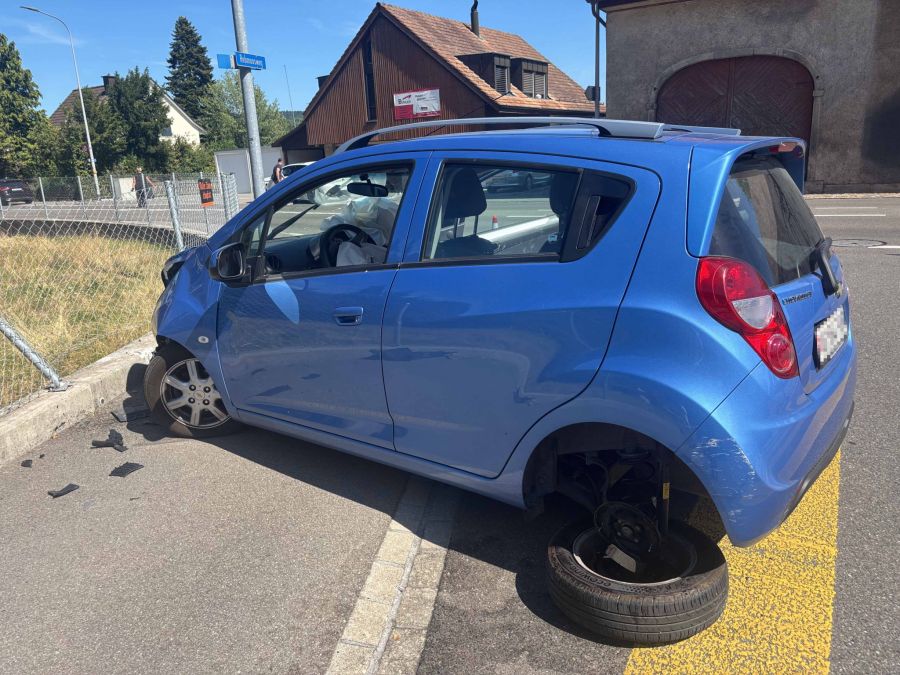 Am Auto entstand Totalschaden.