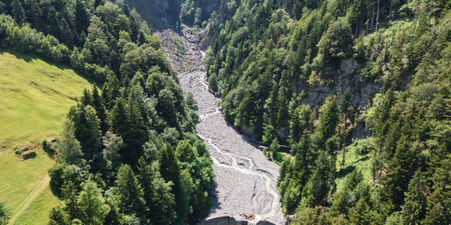 Der Geschiebesammler am Palanggenbach oberhalb der Urner Gemeinden Attinghausen und Seedorf füllten sich nach den starken Niederschlägen mit Geröll. Das Geschiebe wird nun abtranspor...