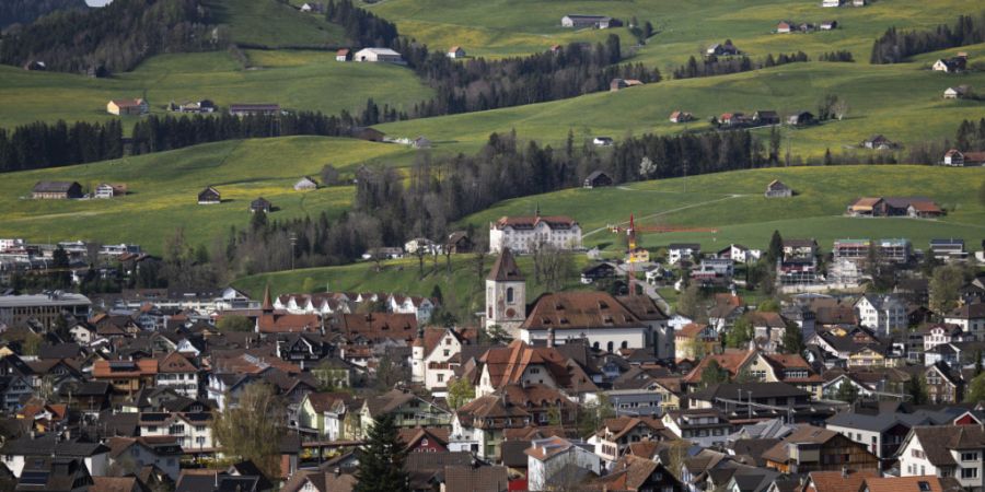 In Appenzell Innerrhoden kann der gesetzliche Grenzabstand zum Nachbargrundstück bei Sanierungen in Zukunft unter bestimmten Voraussetzungen unterschritten werden.