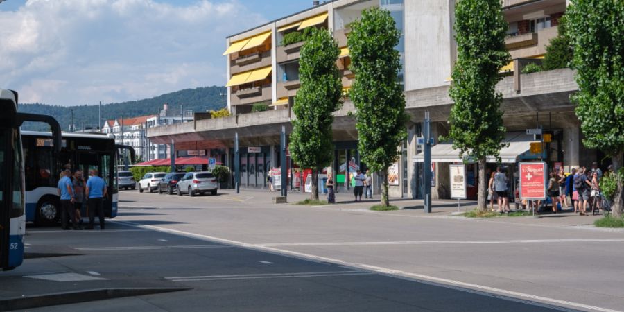 Bei der Auseinandersetzung beim Bahnhof Dietikon am vergangenen Mittwoch wurde eine Person schwer verletzt, eine weitere erlitt leichte Verletzungen. (Symbolbild)