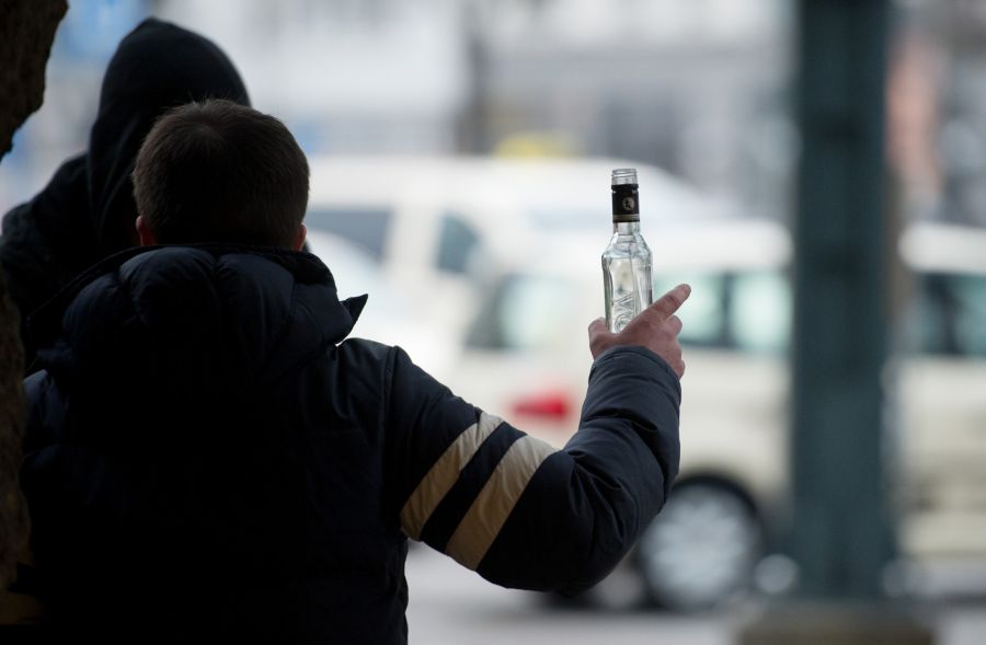 Die Deutsche Bahn verspricht sich von einem Alkoholverbot weniger Streitigkeiten unter Alkoholeinfluss.