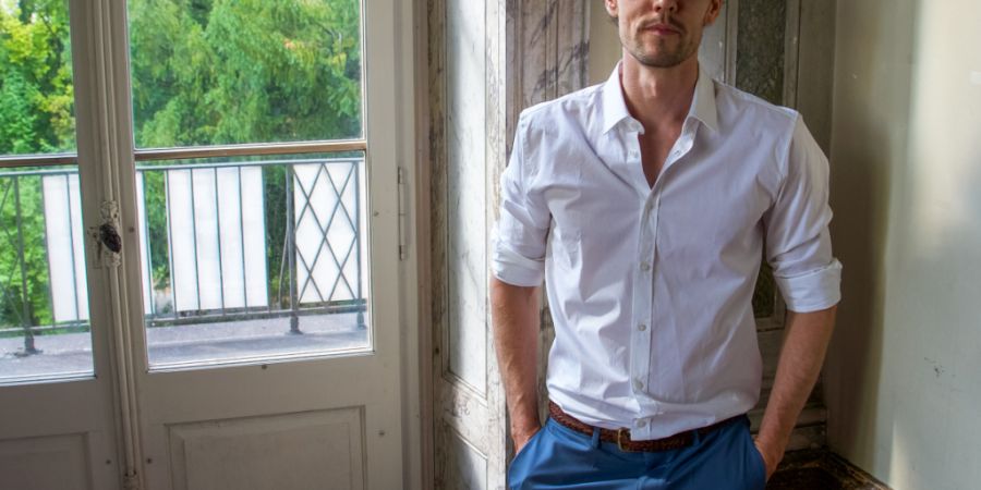 Eneas Prawdzic steckt als künstlerischer Leiter hinter «Die Allianz der letzten Demokratien». Im Rahmen des Zürcher Theaterspektakels ringen Publikum und Politprominenz darum, ob Vere...