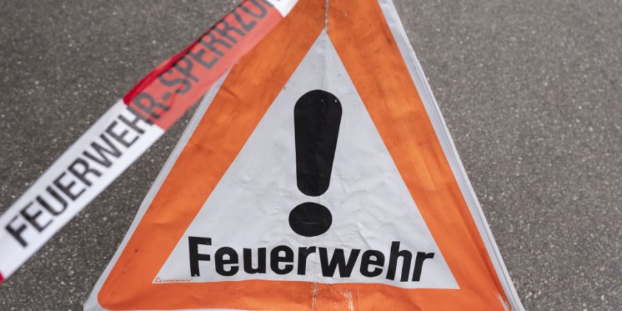 Die Feuerwehr hat am frühen Dienstagmorgen in Buttisholz einen Brand löschen müssen. (Symbolbild)